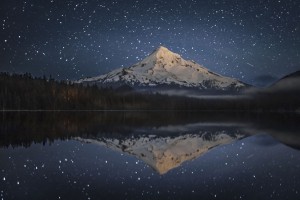 Lost-Lake-in-the-Mount-Hood-National-Forest-night-view-of-Mt.-Hood
